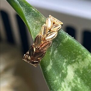 Elegant Gold and Red Women's Ring